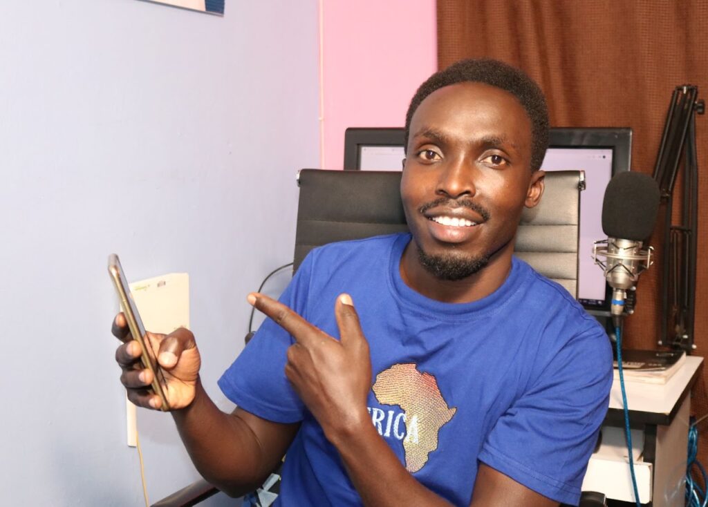 Cheptiony Mutai demonstrating how to start an online business